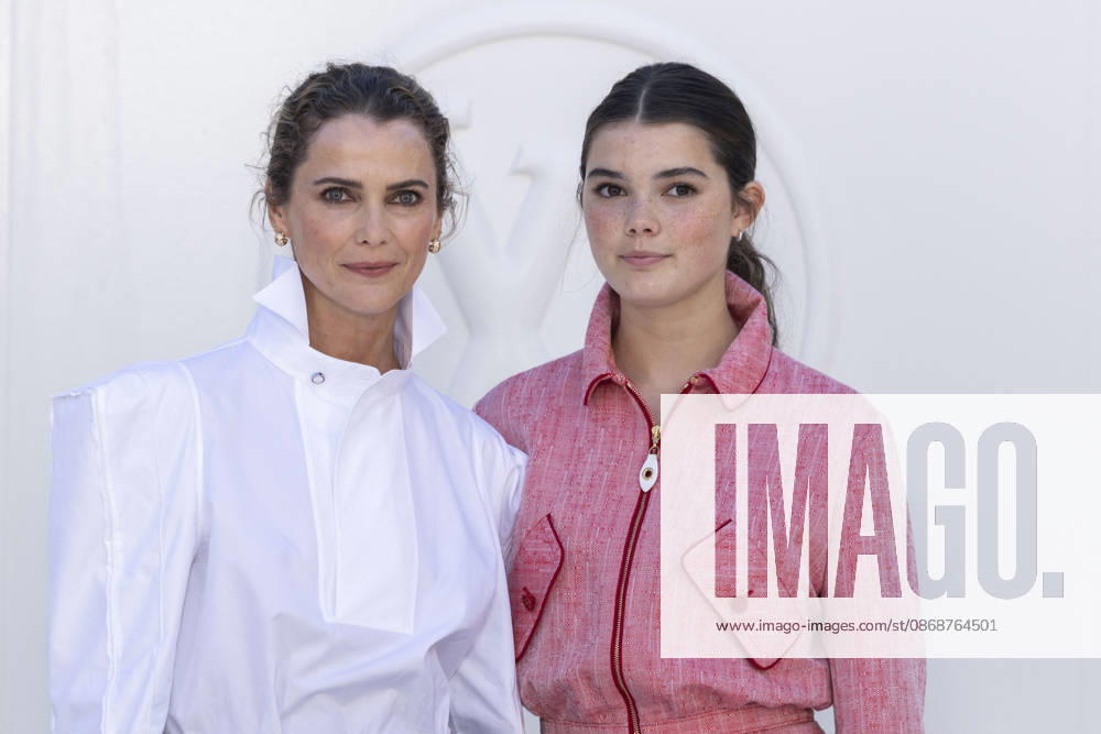 Keri Russell and Willa Lou Deary at the photocall for the Louis Vuitton Women’s Ready-to-Wear Spring Summer 2027 show during Paris Fashion Week (PFW) at the Cité internationale universitaire de Paris, France, on October 6, 2026. Olivier Borde, Bestimage. Photocall at the Louis Vuitton Women’s Ready-to-Wear Spring Summer 2027 show as part of Paris Fashion Week on October 6, 2026, in Paris, France.
