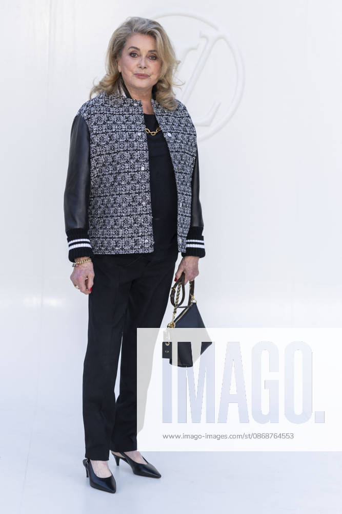 Catherine Deneuve at the photocall for the Louis Vuitton Women’s Ready-to-Wear Spring Summer 2027 show during Paris Fashion Week (PFW) at the Cité internationale universitaire de Paris, France, on October 6, 2026. Olivier Borde, Bestimage. Photocall at the Louis Vuitton Women’s Ready-to-Wear Spring Summer 2027 show as part of Paris Fashion Week on October 6, 2026, in Paris, France.