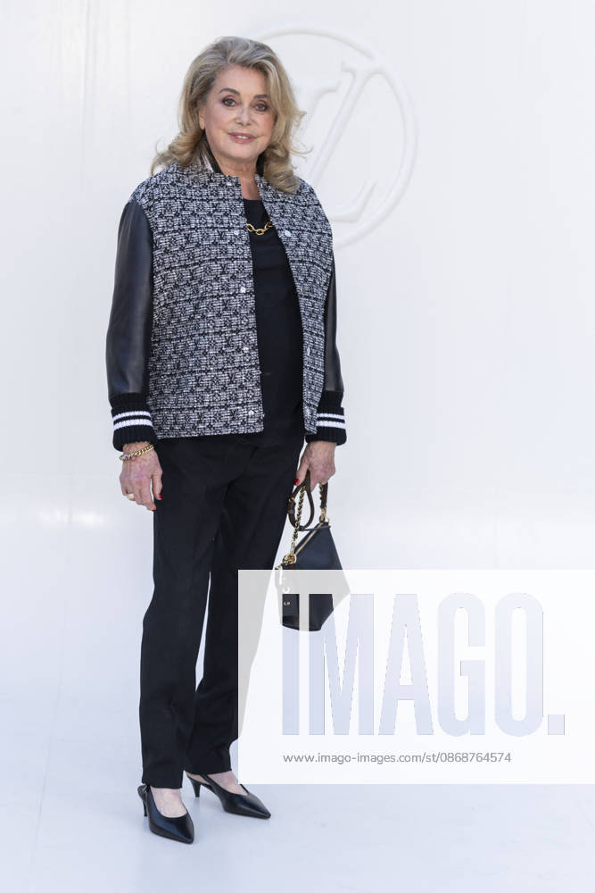 Catherine Deneuve at the photocall for the Louis Vuitton Women’s Ready-to-Wear Spring Summer 2027 show during Paris Fashion Week (PFW) at the Cité internationale universitaire de Paris, France, on October 6, 2026. Olivier Borde, Bestimage. Photocall at the Louis Vuitton Women’s Ready-to-Wear Spring Summer 2027 show as part of Paris Fashion Week on October 6, 2026, in Paris, France.