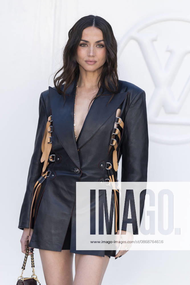Ana de Armas at the photocall for the Louis Vuitton Spring Summer 2027 Women’s Ready-to-Wear collection during Paris Fashion Week (PFW) at the Cité internationale universitaire de Paris, France, on October 6, 2026. Olivier Borde, Bestimage. Photocall at the Louis Vuitton Women’s Ready-to-Wear Spring Summer 2027 show as part of Paris Fashion Week on October 6, 2026, in Paris, France.