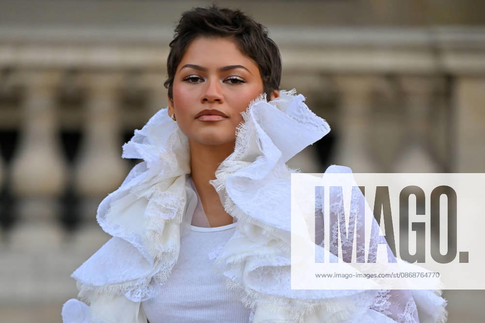 PFW Louis Vuitton Outside Arrivals Zendaya arriving at Louis Vuitton show during Paris Fashion Week, in Paris, France on 6 October 2026. Photo by Julien Reynaud APS-Medias ABACAPRESS.COM Paris France