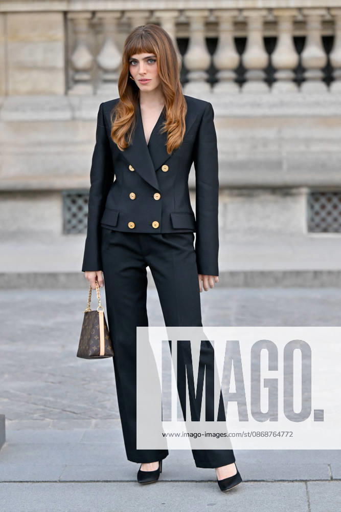 PFW Louis Vuitton Outside Arrivals Bella Maclean arriving at Louis Vuitton show during Paris Fashion Week, in Paris, France on 6 October 2026. Photo by Julien Reynaud APS-Medias ABACAPRESS.COM Paris France