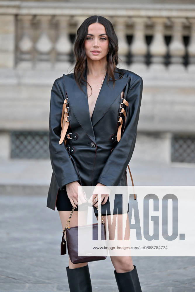 PFW Louis Vuitton Outside Arrivals Ana de Armas arriving at Louis Vuitton show during Paris Fashion Week, in Paris, France on 6 October 2026. Photo by Julien Reynaud APS-Medias ABACAPRESS.COM Paris France