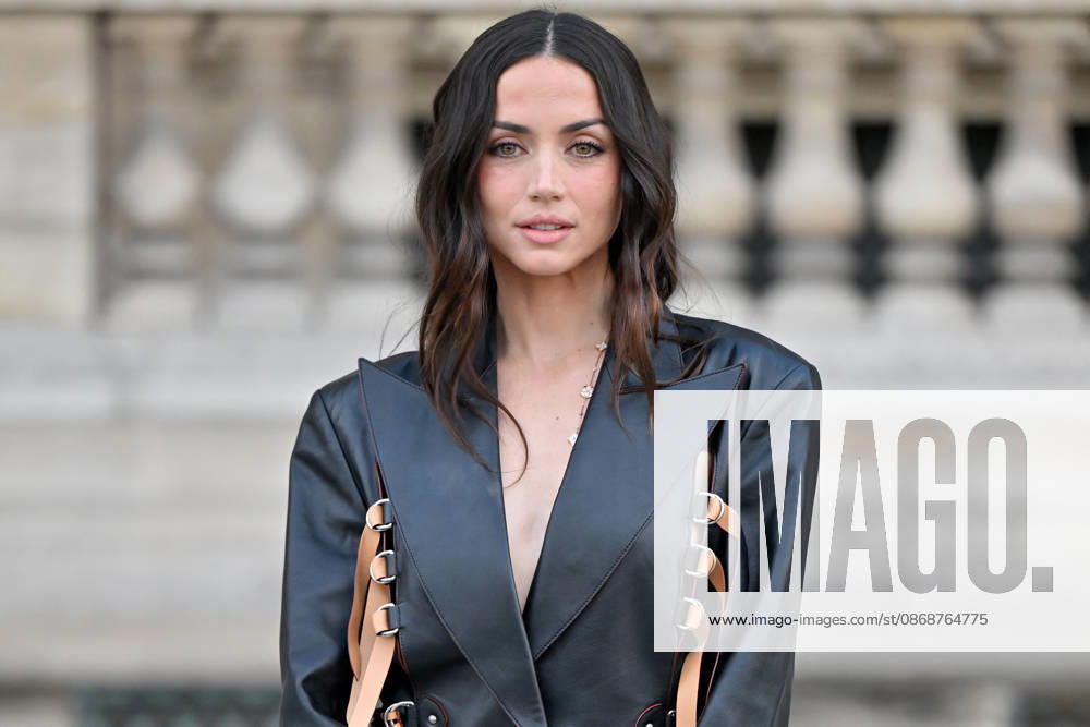 PFW Louis Vuitton Outside Arrivals Ana de Armas arriving at Louis Vuitton show during Paris Fashion Week, in Paris, France on 6 October 2026. Photo by Julien Reynaud APS-Medias ABACAPRESS.COM Paris France