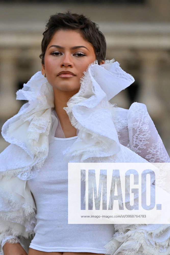 PFW Louis Vuitton Outside Arrivals Zendaya arriving at Louis Vuitton show during Paris Fashion Week, in Paris, France on 6 October 2026. Photo by Julien Reynaud APS-Medias ABACAPRESS.COM Paris France