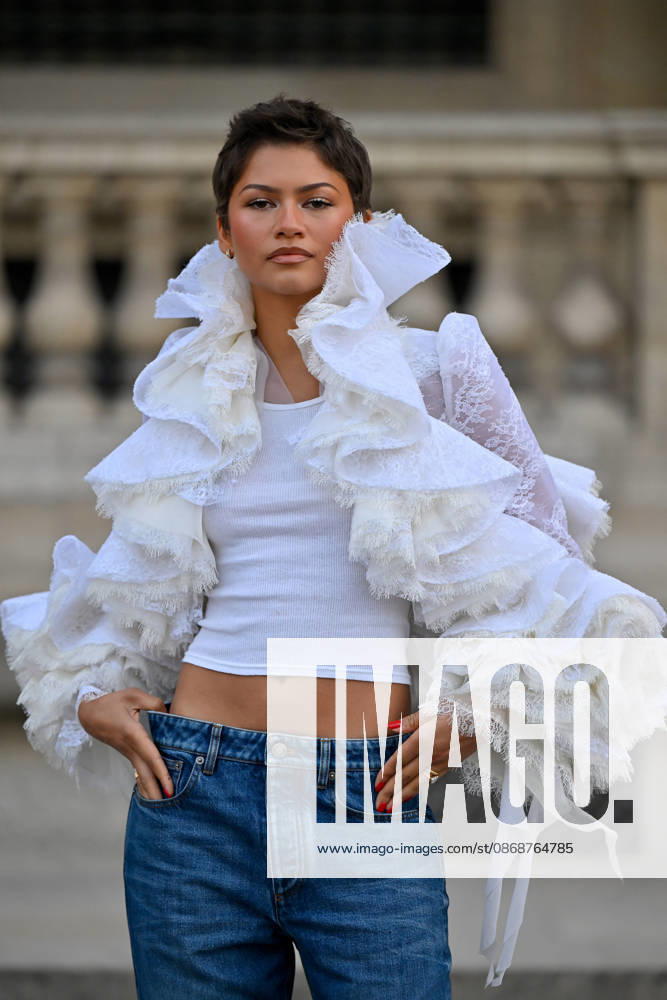 PFW Louis Vuitton Outside Arrivals Zendaya arriving at Louis Vuitton show during Paris Fashion Week, in Paris, France on 6 October 2026. Photo by Julien Reynaud APS-Medias ABACAPRESS.COM Paris France