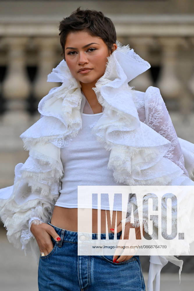 PFW Louis Vuitton Outside Arrivals Zendaya arriving at Louis Vuitton show during Paris Fashion Week, in Paris, France on 6 October 2026. Photo by Julien Reynaud APS-Medias ABACAPRESS.COM Paris France