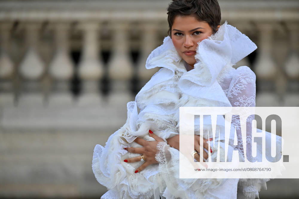 PFW Louis Vuitton Outside Arrivals Zendaya arriving at Louis Vuitton show during Paris Fashion Week, in Paris, France on 6 October 2026. Photo by Julien Reynaud APS-Medias ABACAPRESS.COM Paris France
