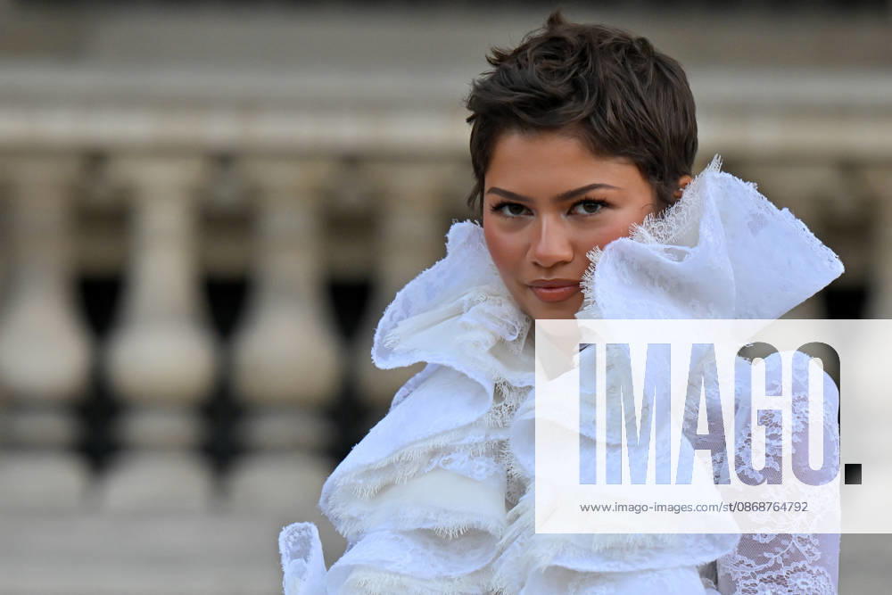 PFW Louis Vuitton Outside Arrivals Zendaya arriving at Louis Vuitton show during Paris Fashion Week, in Paris, France on 6 October 2026. Photo by Julien Reynaud APS-Medias ABACAPRESS.COM Paris France