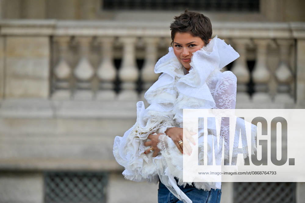 PFW Louis Vuitton Outside Arrivals Zendaya arriving at Louis Vuitton show during Paris Fashion Week, in Paris, France on 6 October 2026. Photo by Julien Reynaud APS-Medias ABACAPRESS.COM Paris France