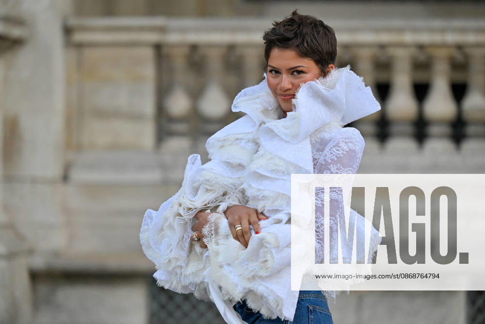 PFW Louis Vuitton Outside Arrivals Zendaya arriving at Louis Vuitton show during Paris Fashion Week, in Paris, France on 6 October 2026. Photo by Julien Reynaud APS-Medias ABACAPRESS.COM Paris France