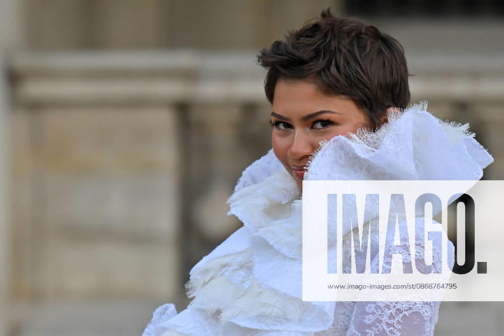 PFW Louis Vuitton Outside Arrivals Zendaya arriving at Louis Vuitton show during Paris Fashion Week, in Paris, France on 6 October 2026. Photo by Julien Reynaud APS-Medias ABACAPRESS.COM Paris France