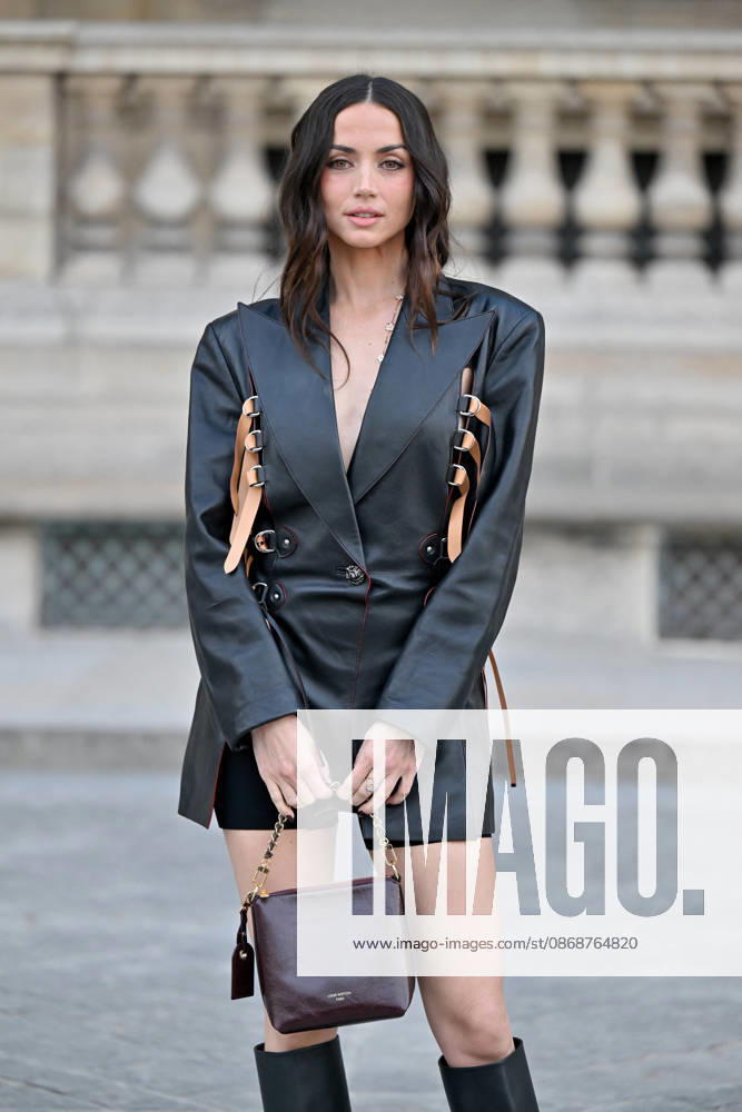PFW Louis Vuitton Outside Arrivals Ana de Armas arriving at Louis Vuitton show during Paris Fashion Week, in Paris, France on 6 October 2026. Photo by Julien Reynaud APS-Medias ABACAPRESS.COM Paris France