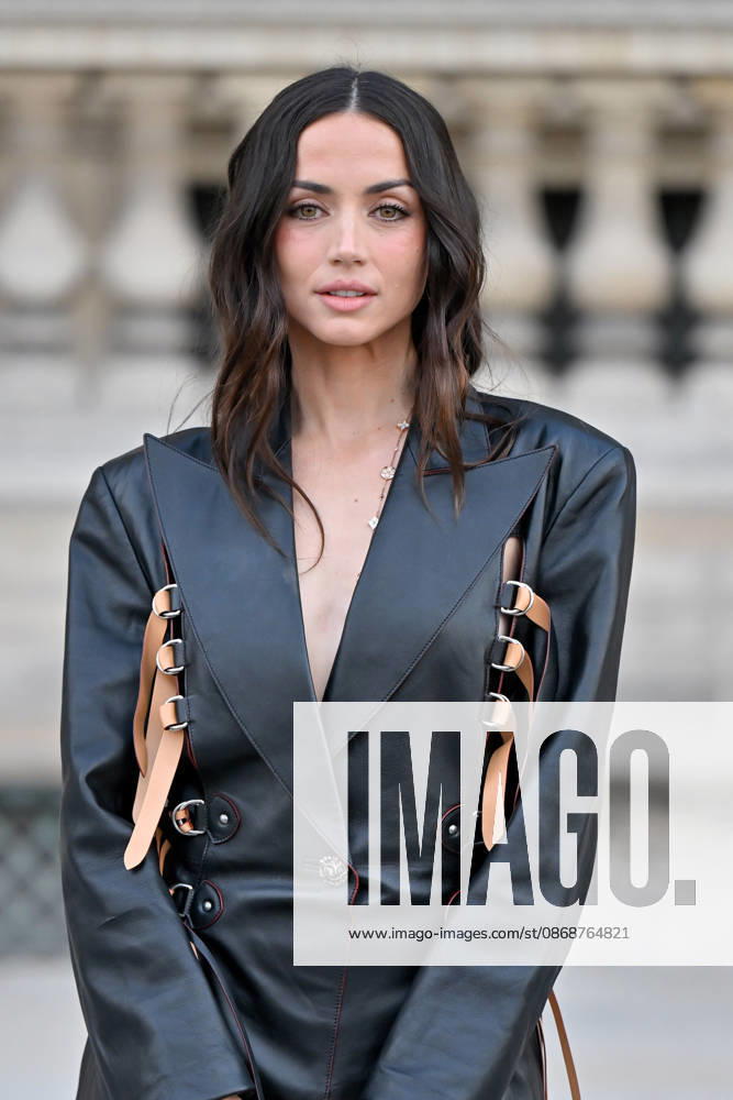 PFW Louis Vuitton Outside Arrivals Ana de Armas arriving at Louis Vuitton show during Paris Fashion Week, in Paris, France on 6 October 2026. Photo by Julien Reynaud APS-Medias ABACAPRESS.COM Paris France