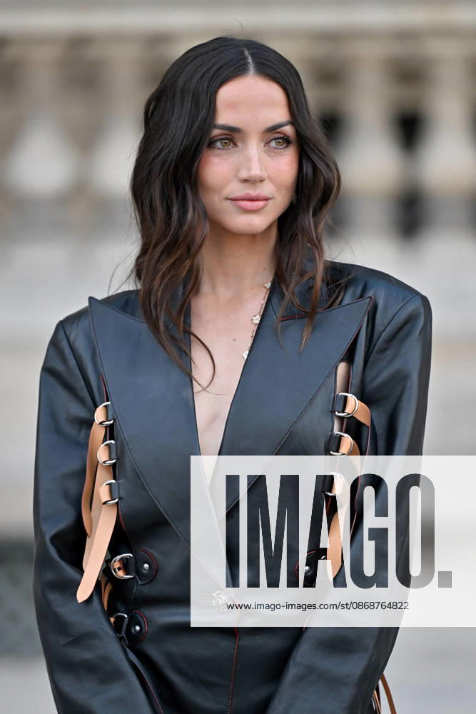 PFW Louis Vuitton Outside Arrivals Ana de Armas arriving at Louis Vuitton show during Paris Fashion Week, in Paris, France on 6 October 2026. Photo by Julien Reynaud APS-Medias ABACAPRESS.COM Paris France