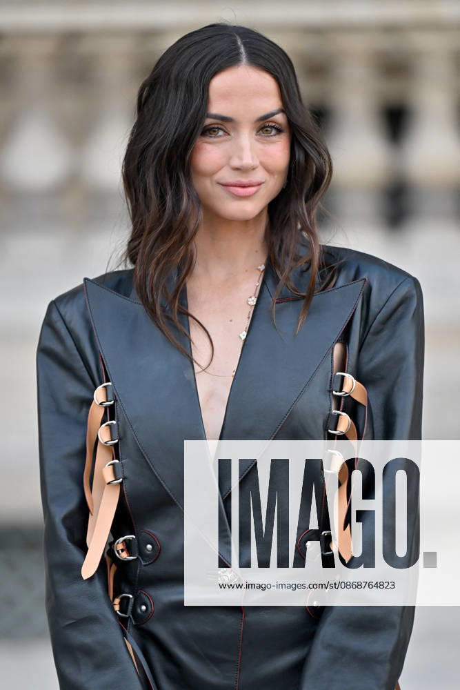 PFW Louis Vuitton Outside Arrivals Ana de Armas arriving at Louis Vuitton show during Paris Fashion Week, in Paris, France on 6 October 2026. Photo by Julien Reynaud APS-Medias ABACAPRESS.COM Paris France