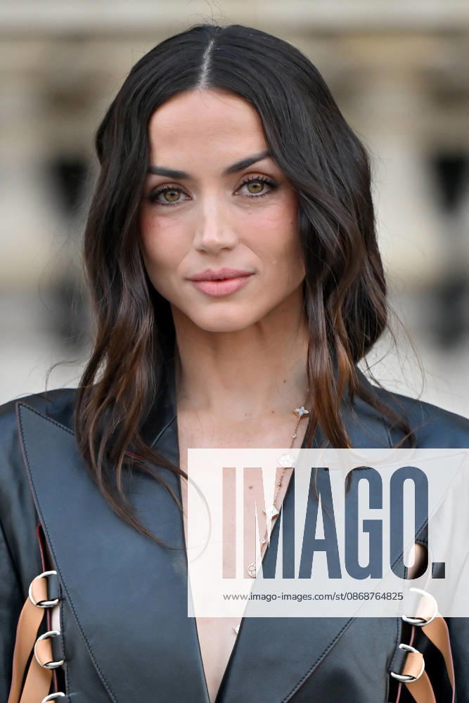 PFW Louis Vuitton Outside Arrivals Ana de Armas arriving at Louis Vuitton show during Paris Fashion Week, in Paris, France on 6 October 2026. Photo by Julien Reynaud APS-Medias ABACAPRESS.COM Paris France