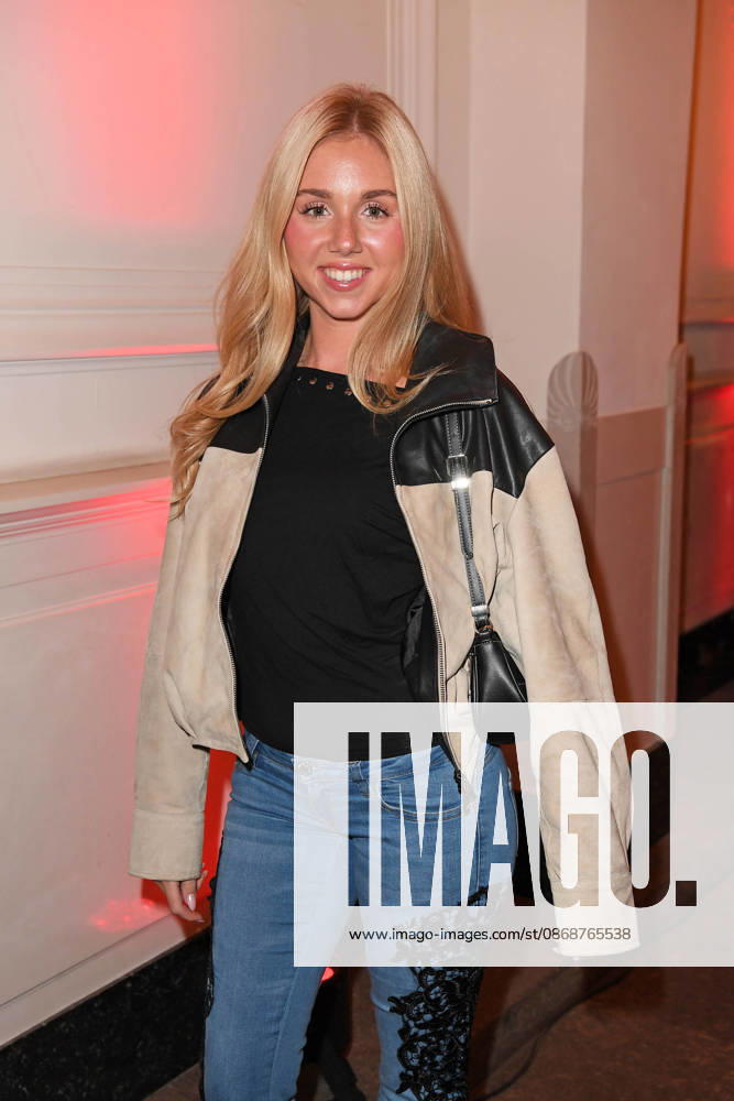 Dalia Mya Schmidt-Foss bei der COKE LIGHT EXPERIENCE X BRUCE DARNELL im Borchardt in Berlin am 06.10.2026