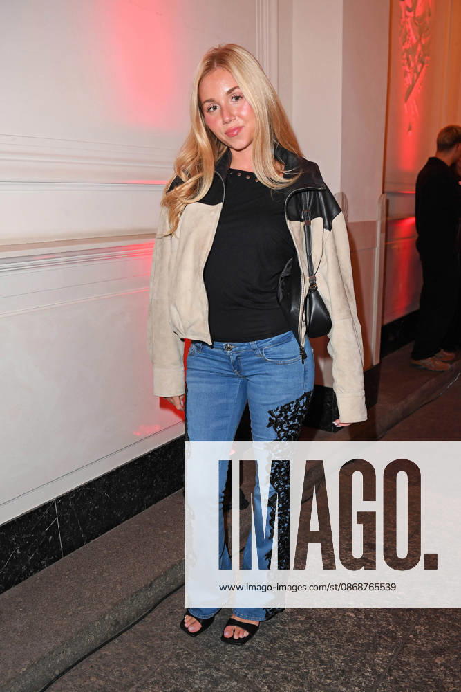 Dalia Mya Schmidt-Foss bei der COKE LIGHT EXPERIENCE X BRUCE DARNELL im Borchardt in Berlin am 06.10.2026