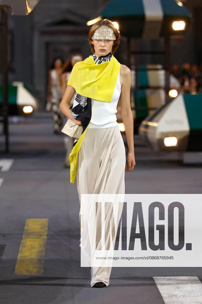 (261006) -- PARIS, Oct. 6, 2026 -- A model presents a creation from the Womenswear Spring Summer 2027 collections by Louis Vuitton during the Paris Fashion Week, in Paris, France, Oct. 6, 2026. (MeetEurope Handout via Xinhua) FRANCE-PARIS-FASHION WEEK-LOUIS VUITTON XinxHuashefa