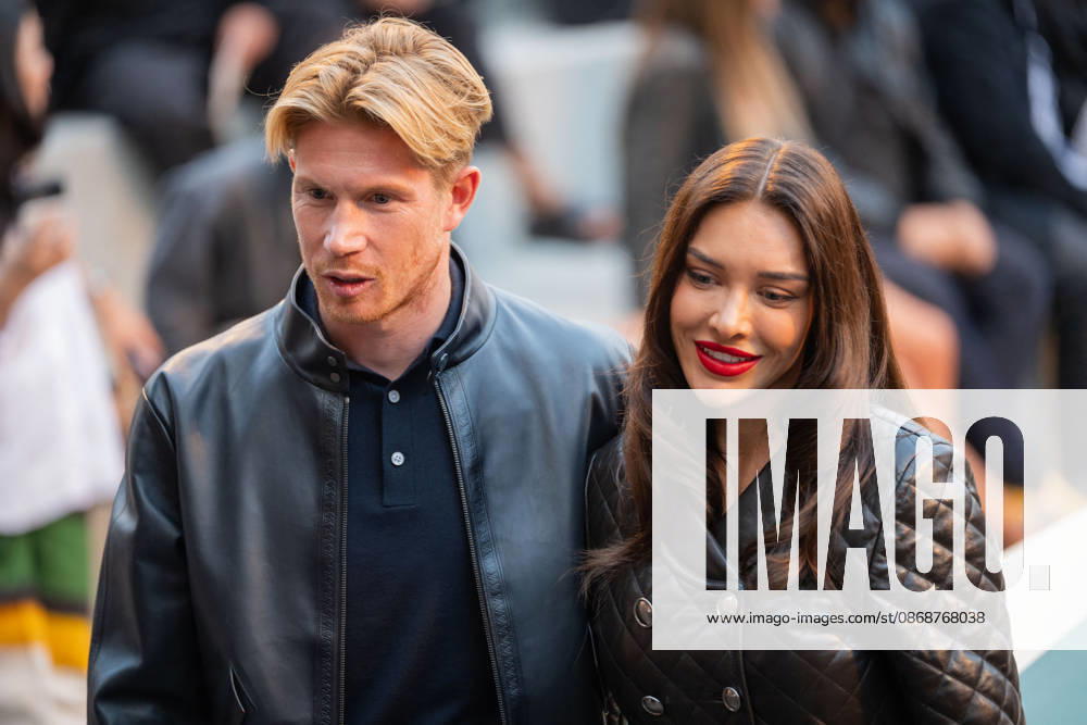 PFW - Louis Vuitton Front Row - Paris Belgium s midfielder 07 Kevin De Bruyne (L) and his wife Michele De Bruyne poses as she arrives ahead of the Louis Vuitton Women s Spring Summer 2027 collection fashion show as part of the Paris Fashion Week, in Paris, France on October 6, 2026. Photo by Alexis Jumeau ABACAPRESS.COM Paris France
