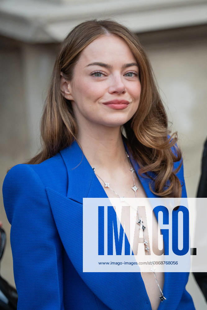 PFW - Louis Vuitton Front Row - Paris Emma Stone poses as she arrives ahead of the Louis Vuitton Women s Spring Summer 2027 collection fashion show as part of the Paris Fashion Week, in Paris, France on October 6, 2026. Photo by Alexis Jumeau ABACAPRESS.COM Paris France