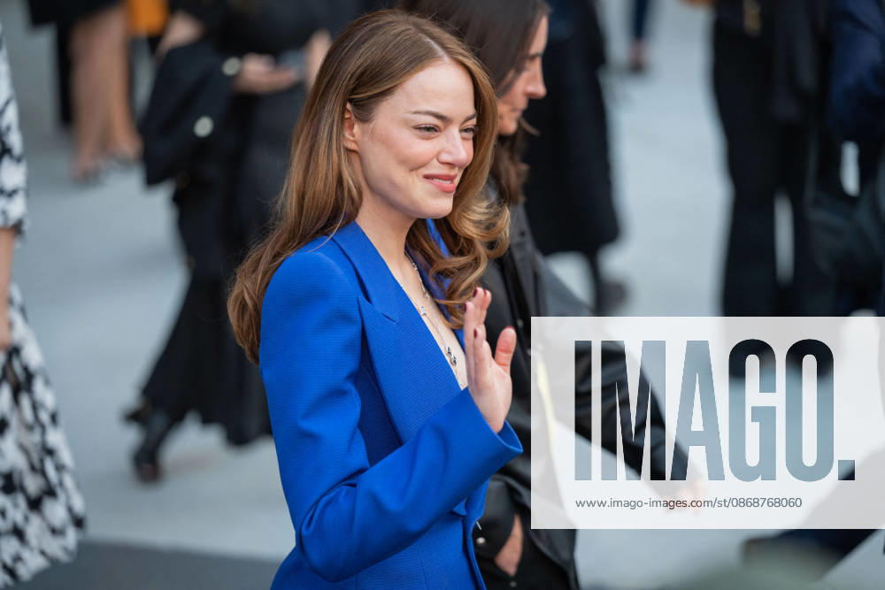PFW - Louis Vuitton Front Row - Paris Emma Stone poses as she arrives ahead of the Louis Vuitton Women s Spring Summer 2027 collection fashion show as part of the Paris Fashion Week, in Paris, France on October 6, 2026. Photo by Alexis Jumeau ABACAPRESS.COM Paris France