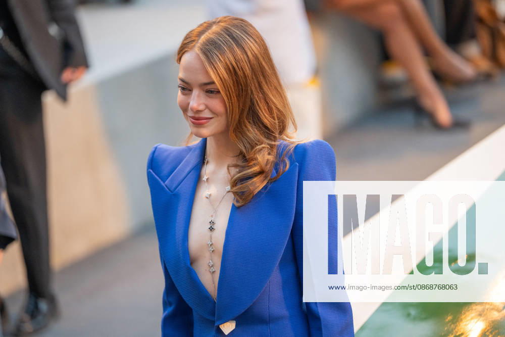 PFW - Louis Vuitton Front Row - Paris Emma Stone poses as she arrives ahead of the Louis Vuitton Women s Spring Summer 2027 collection fashion show as part of the Paris Fashion Week, in Paris, France on October 6, 2026. Photo by Alexis Jumeau ABACAPRESS.COM Paris France