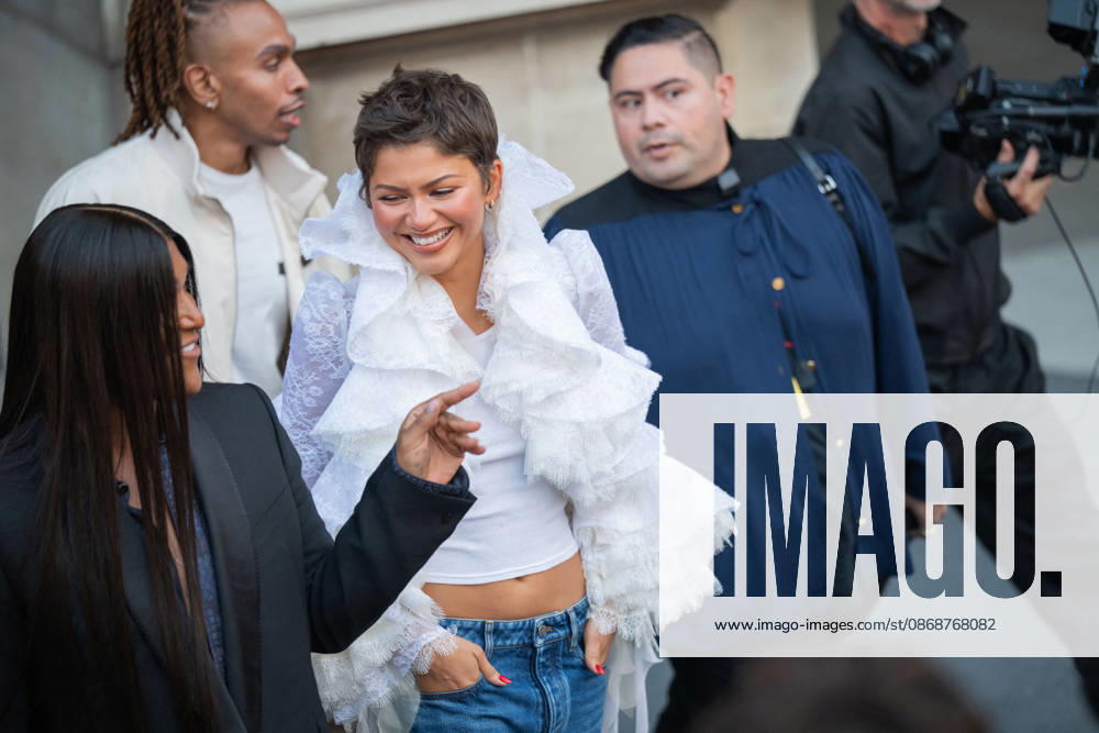 PFW - Louis Vuitton Front Row - Paris Zendaya poses as she arrives ahead of the Louis Vuitton Women s Spring Summer 2027 collection fashion show as part of the Paris Fashion Week, in Paris, France on October 6, 2026. Photo by Alexis Jumeau ABACAPRESS.COM Paris France