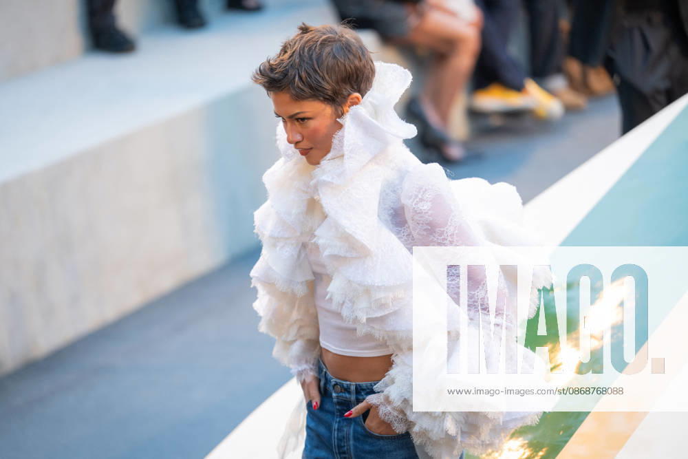 PFW - Louis Vuitton Front Row - Paris Zendaya poses as she arrives ahead of the Louis Vuitton Women s Spring Summer 2027 collection fashion show as part of the Paris Fashion Week, in Paris, France on October 6, 2026. Photo by Alexis Jumeau ABACAPRESS.COM Paris France