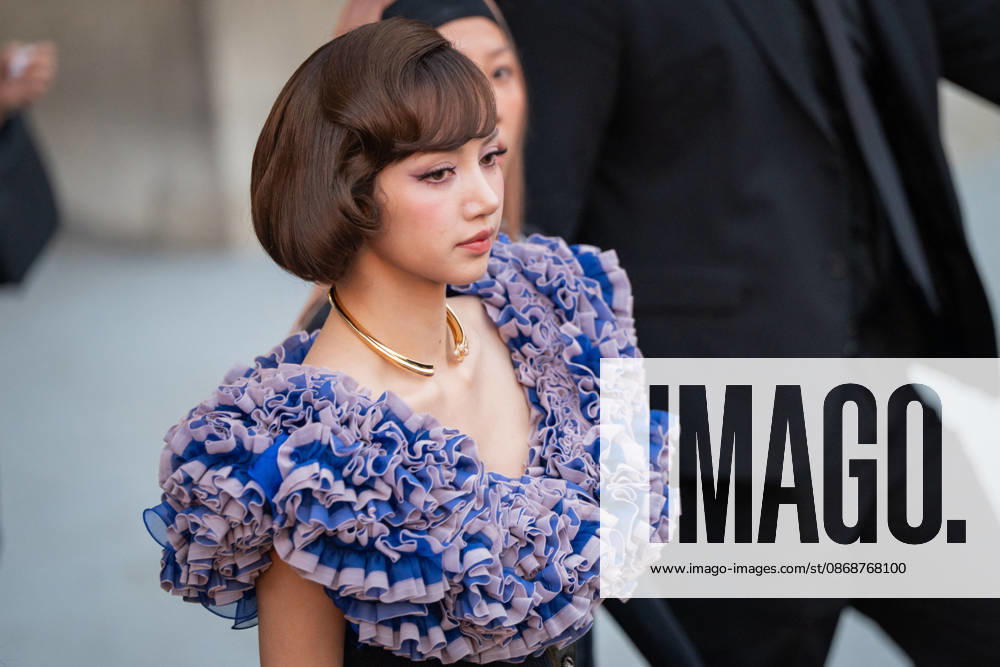 PFW - Louis Vuitton Front Row - Paris Thai singer and actress Lisa poses as she arrives ahead of the Louis Vuitton Women s Spring Summer 2027 collection fashion show as part of the Paris Fashion Week, in Paris, France on October 6, 2026. Photo by Alexis Jumeau ABACAPRESS.COM Paris France