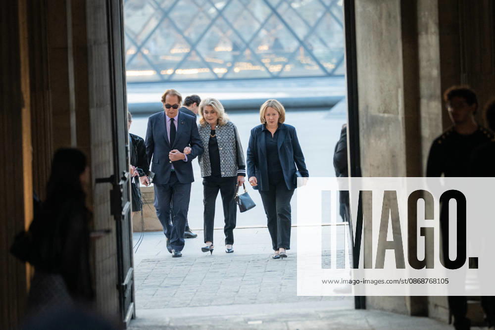 PFW - Louis Vuitton Front Row - Paris Catherine Deneuve poses as she arrives ahead of the Louis Vuitton Women s Spring Summer 2027 collection fashion show as part of the Paris Fashion Week, in Paris, France on October 6, 2026. Photo by Alexis Jumeau ABACAPRESS.COM Paris France