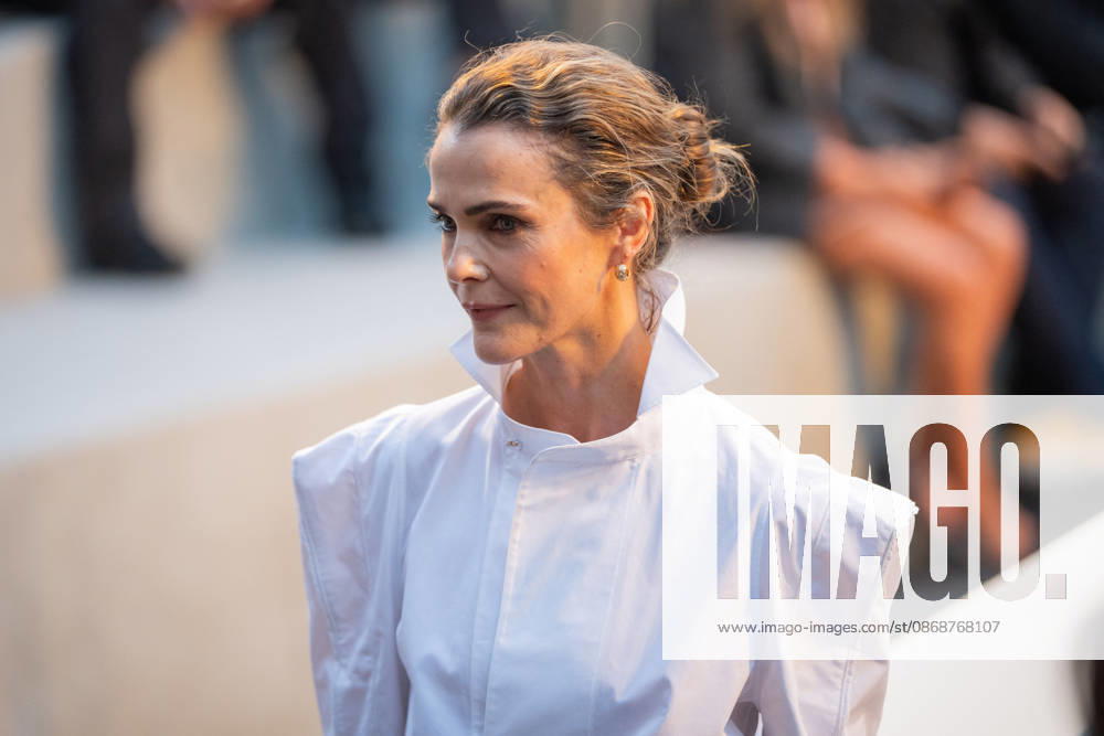 PFW - Louis Vuitton Front Row - Paris Keri Russell poses as she arrives ahead of the Louis Vuitton Women s Spring Summer 2027 collection fashion show as part of the Paris Fashion Week, in Paris, France on October 6, 2026. Photo by Alexis Jumeau ABACAPRESS.COM Paris France