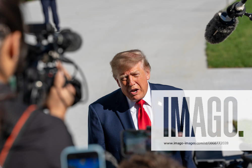 President Donald Trump departs the White House for a trip to Baltimore on October 6, 2026. President Trump was accompanied by Chief of Staff Susie Wiles and Defense Secretary Pete Hegseth. Washington USA - ZUMAl312 20261006_znp_l312_010