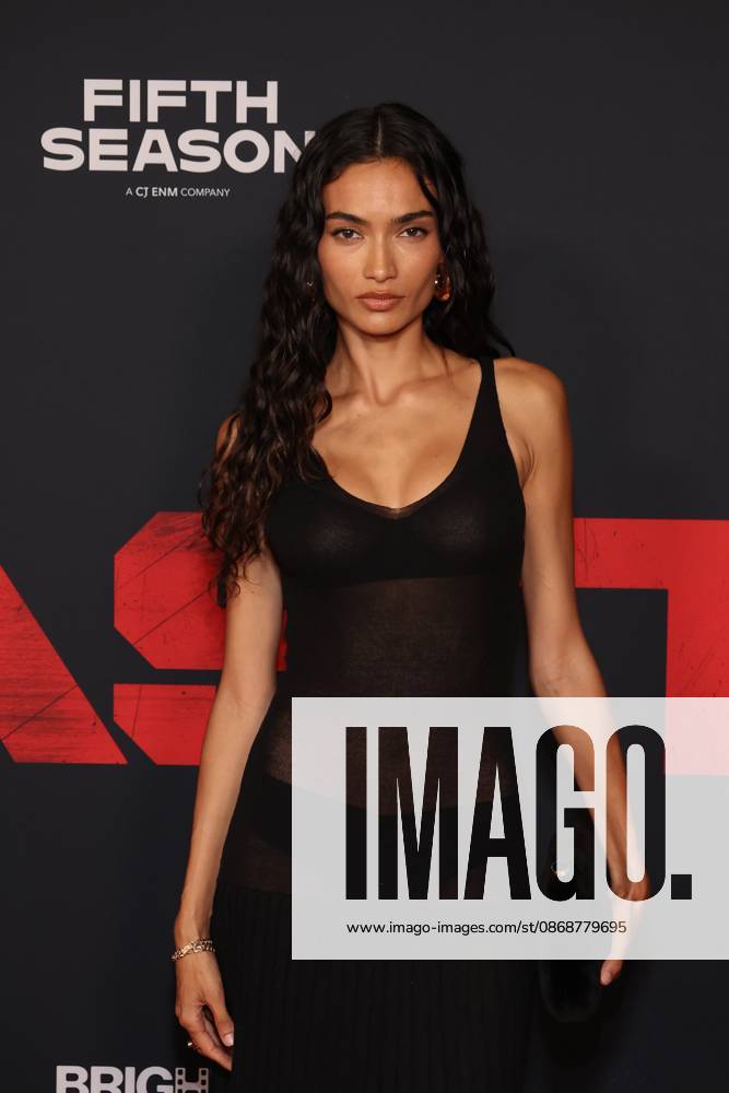 Los Angeles CA Oct 6: Kelly Gale at the film Premiere of The Beast on October6, 2026 Credit: USA - ZUMAa123 20261006_zaa_a123_188