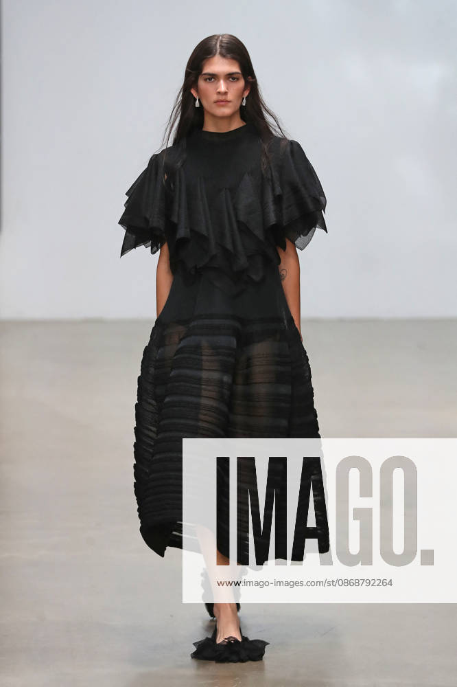 PFW - CFCL Runway A model walks the runway during the CFCL Ready to Wear Fall Winter 2026-2027 fashion show as part of Paris Fashion Week on March 10, 2026 in Paris, France. Photo by Alain-Gil Gonzalez ABACAPRESS.COM Paris France