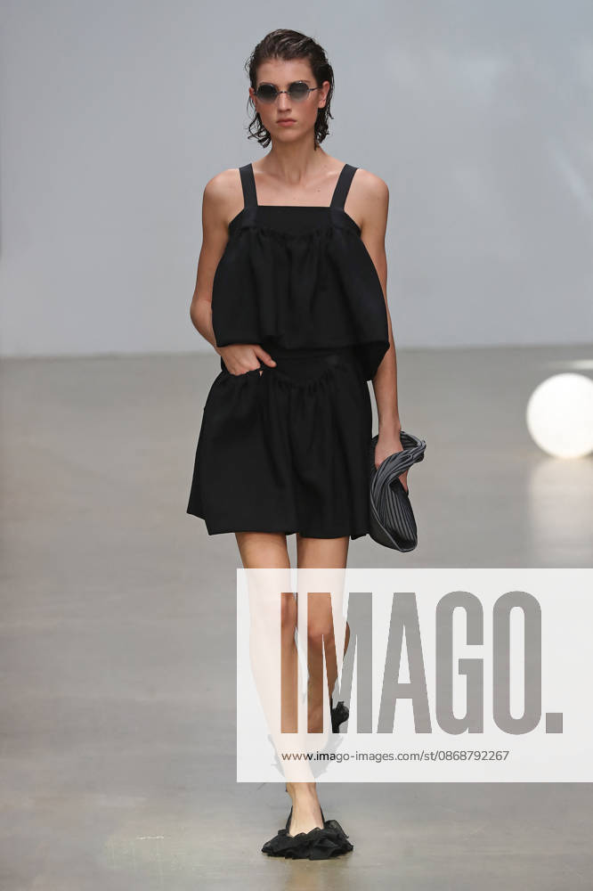 PFW - CFCL Runway A model walks the runway during the CFCL Ready to Wear Fall Winter 2026-2027 fashion show as part of Paris Fashion Week on March 10, 2026 in Paris, France. Photo by Alain-Gil Gonzalez ABACAPRESS.COM Paris France