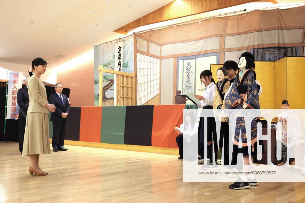 Princess Kako in Kyoto Pref. Japan s Princess Kako (L) meets with performers of a Ningyo Joruri traditional puppet theater in Kyotamba in Kyoto Prefecture, western Japan, on Oct. 6, 2026. (Pool photo) A14AA0005630341P
