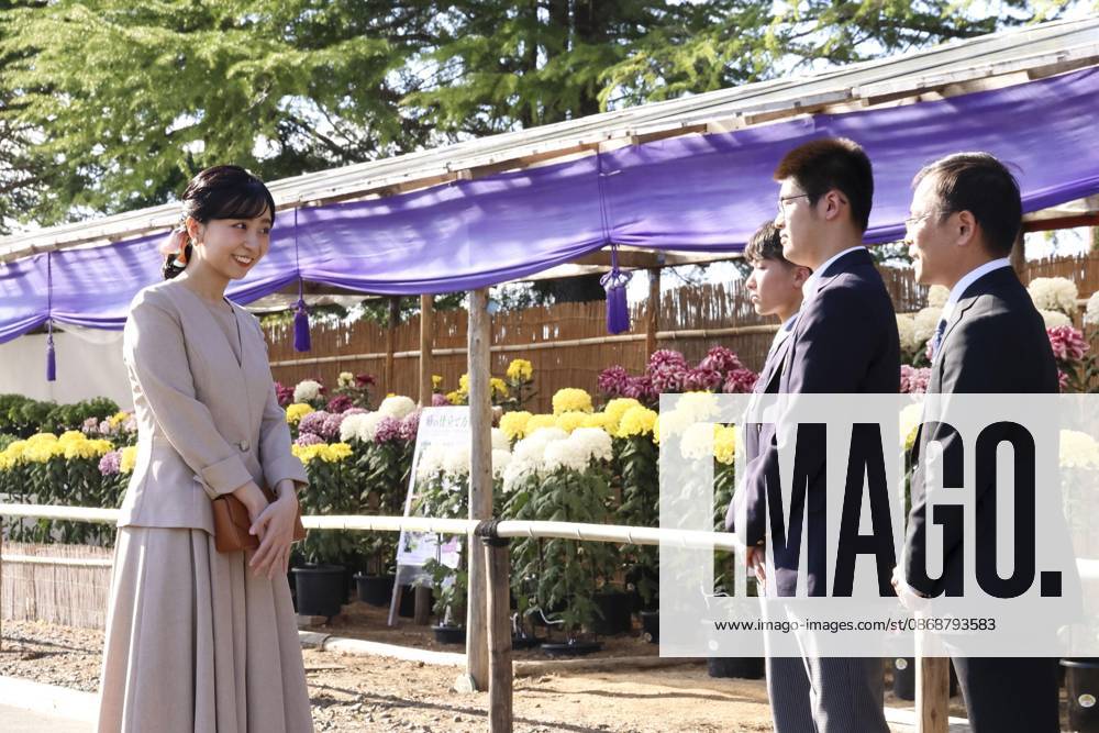 Princess Kako in Kyoto Pref. Japanese Princess Kako (L) visits a chrysanthemum exhibition in Kyotamba in Kyoto Prefecture, western Japan, on Oct. 6, 2026. (Pool photo) A14AA0005630343P