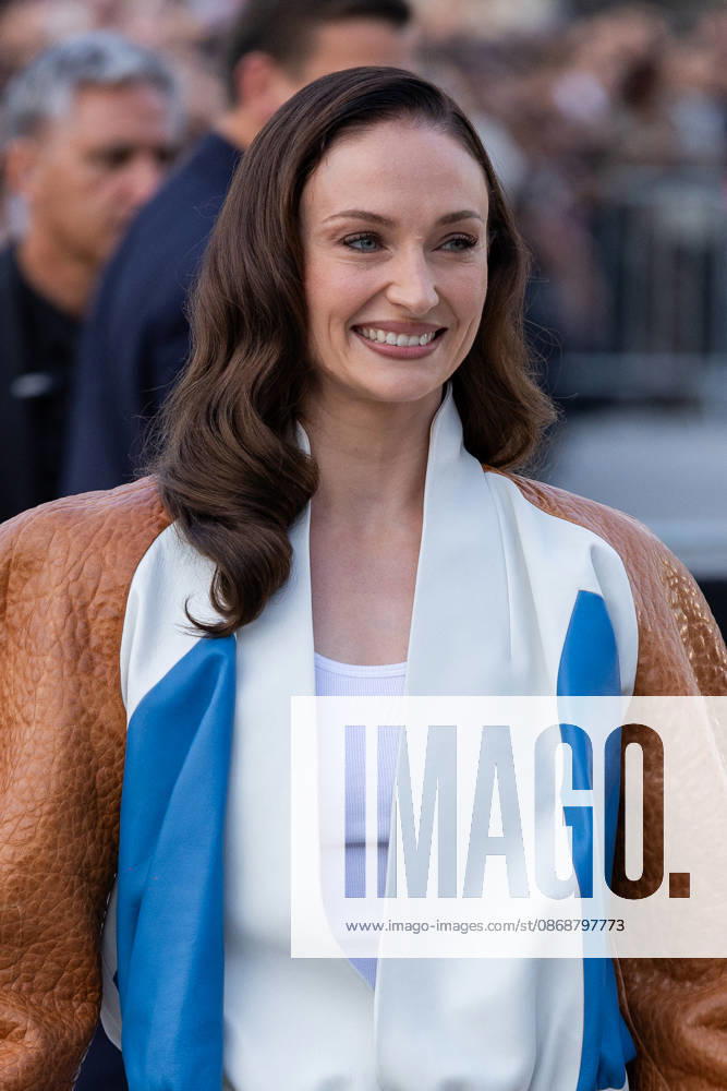 Sophie Turner at the Louis Vuitton Women s Ready-to-Wear Spring Summer 2026 Collection fashion show during Paris Fashion Week, October 6, 2026 Florian Lavielle Bestimage Celebrities at the Louis Vuitton Women’s Ready-to-Wear Spring Summer 2026 Collection fashion show during Paris Fashion Week on October 6, 2026, Paris, France