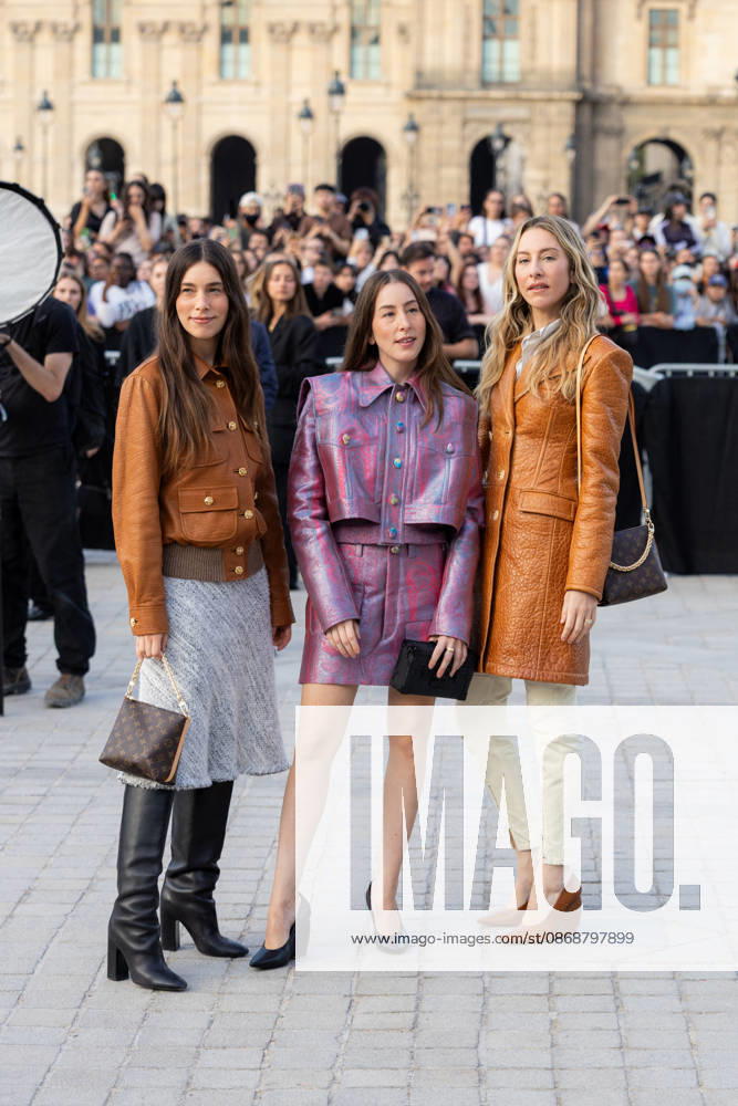 Este, Alana, and Danielle Haim at the Louis Vuitton Women’s Ready-to-Wear Spring Summer 2026 Collection fashion show during Paris Fashion Week, October 6, 2026 Florian Lavielle Bestimage Celebrities at the Louis Vuitton Women’s Ready-to-Wear Spring Summer 2026 Collection fashion show during Paris Fashion Week on October 6, 2026, Paris, France