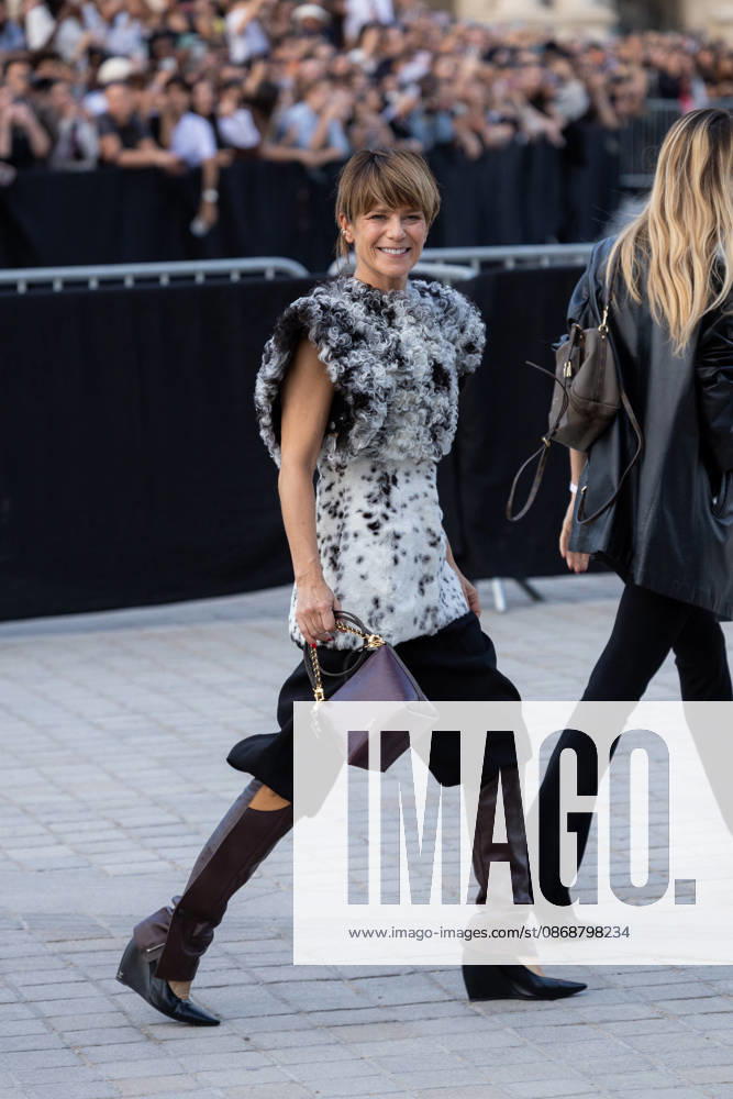 Guest at the Louis Vuitton Women s Ready-to-Wear Spring Summer 2026 Collection fashion show during Paris Fashion Week, October 6, 2026 Florian Lavielle Bestimage Celebrities at the Louis Vuitton Women’s Ready-to-Wear Spring Summer 2026 Collection fashion show, during Paris Fashion Week on October 6, 2026, Paris, France