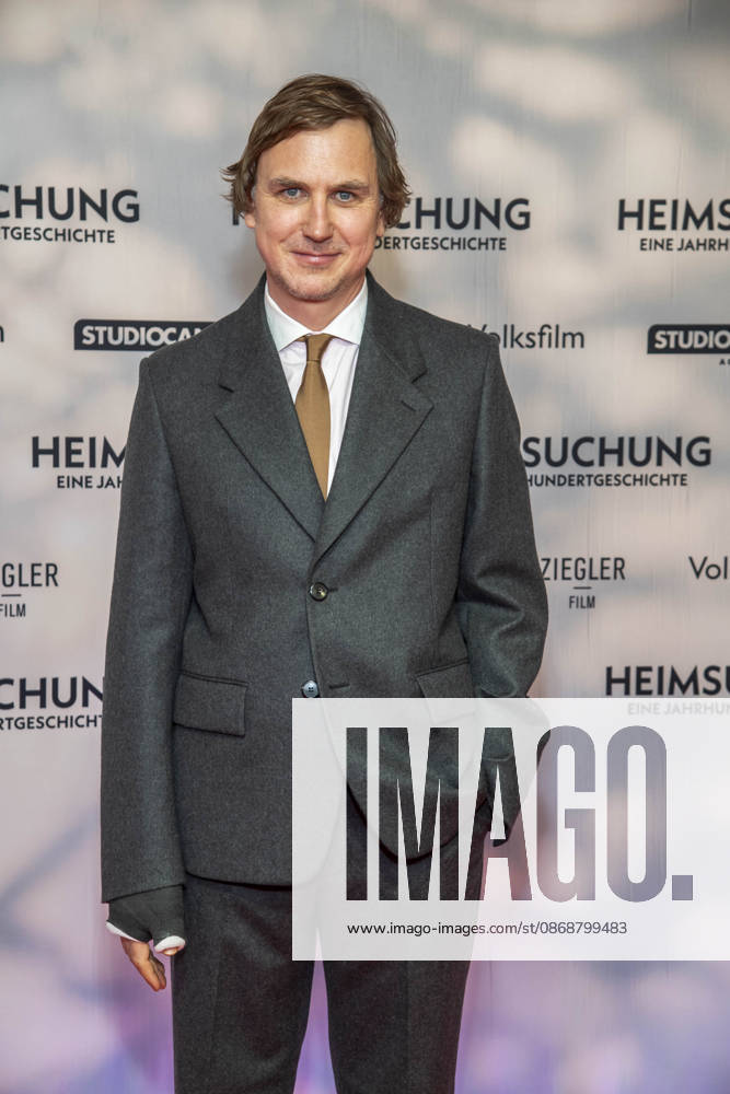 ABB HEIMSUCHUNG- Lars Eidinger zu Gast auf dem roten Teppich bei der Deutschland Premiere von Volker Schloendorff Kinofilm Heimsuchung im Kino International am 06.10.2026 in Berlin Berlin Deutschland