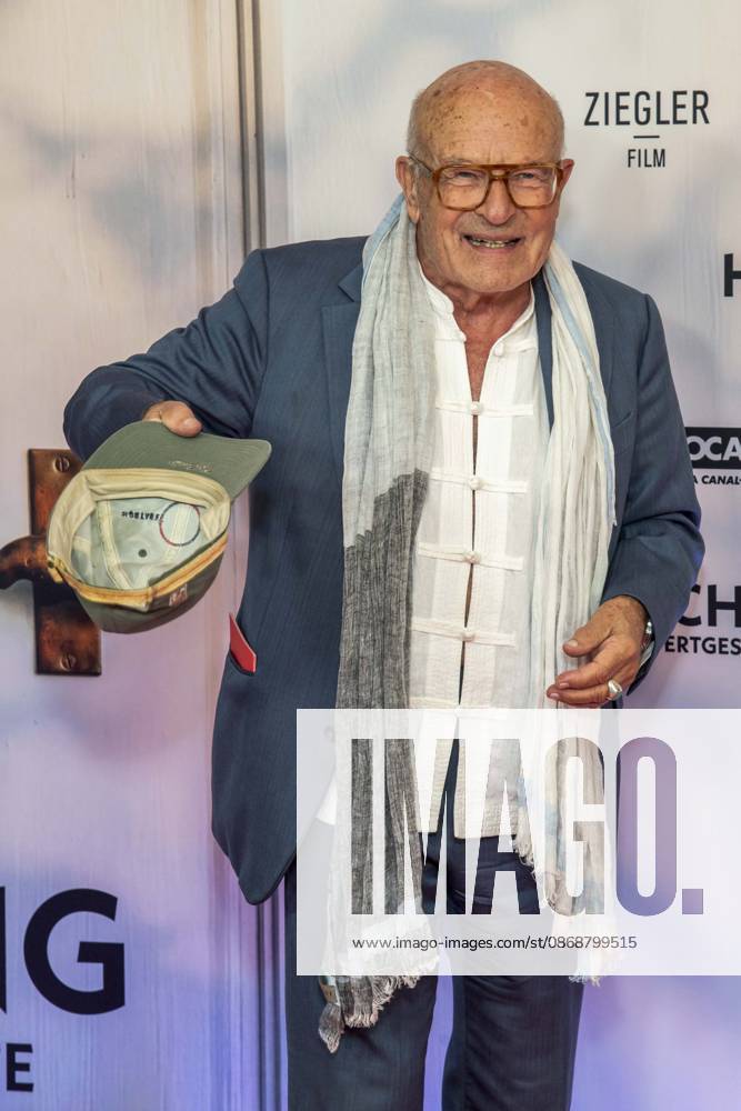 ABB HEIMSUCHUNG- Volker Schloendorff zu Gast auf dem roten Teppich bei der Deutschland Premiere von Volker Schloendorff Kinofilm Heimsuchung im Kino International am 06.10.2026 in Berlin Berlin Deutschland