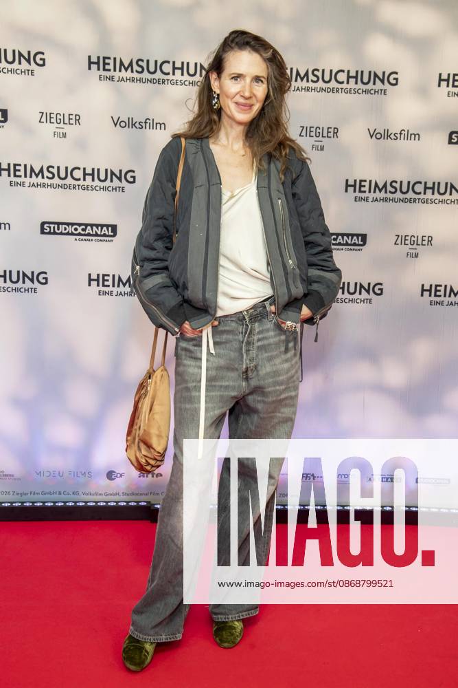 ABB HEIMSUCHUNG- Julia Malik zu Gast auf dem roten Teppich bei der Deutschland Premiere von Volker Schloendorff Kinofilm Heimsuchung im Kino International am 06.10.2026 in Berlin Berlin Deutschland