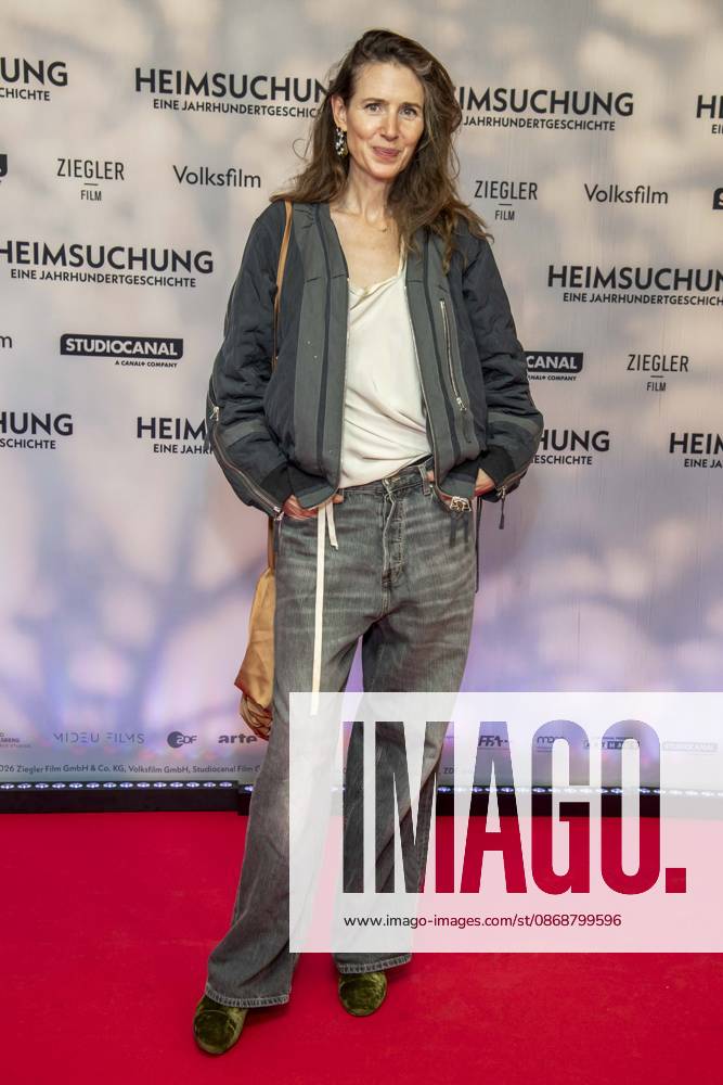 ABB HEIMSUCHUNG- Julia Malik zu Gast auf dem roten Teppich bei der Deutschland Premiere von Volker Schloendorff Kinofilm Heimsuchung im Kino International am 06.10.2026 in Berlin Berlin Deutschland