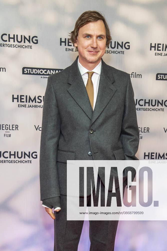 ABB HEIMSUCHUNG- Lars Eidinger zu Gast auf dem roten Teppich bei der Deutschland Premiere von Volker Schloendorff Kinofilm Heimsuchung im Kino International am 06.10.2026 in Berlin Berlin Deutschland