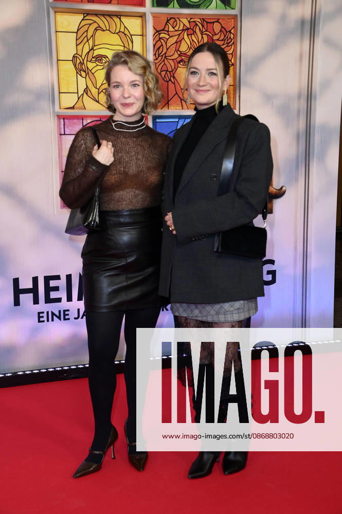 Angelina Häntsch und Nina Gummich bei der Premiere des Kinofilms Heimsuchung im Kino International. Berlin