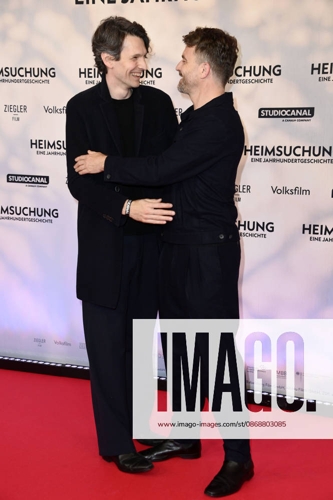 Sabin Tambrea und Friedrich Mücke bei der Premiere des Kinofilms Heimsuchung im Kino International. Berlin