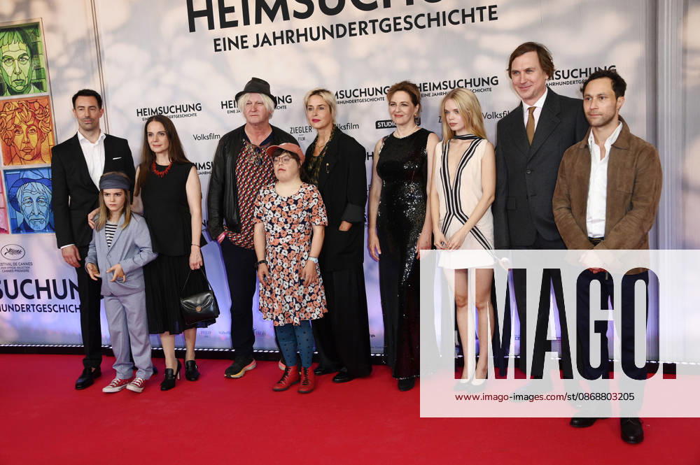 Matthias Hungerbühler, Pelle Bo Winkler, Stella Denis-Winkler, Detlev Buck, Nele Winkler, Susanne Wolff, Martina Gedeck, Maria Matschke Engel, Lars Eidinger und Ludwig Trepte bei der Premiere des Kinofilms Heimsuchung im Kino International. Berlin